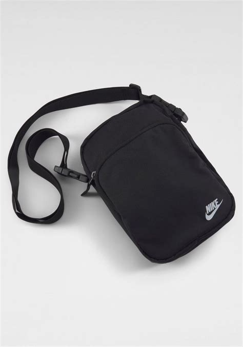 umhängetasche herren klein nike|Nike Rucksäcke & Taschen. Nike DE.